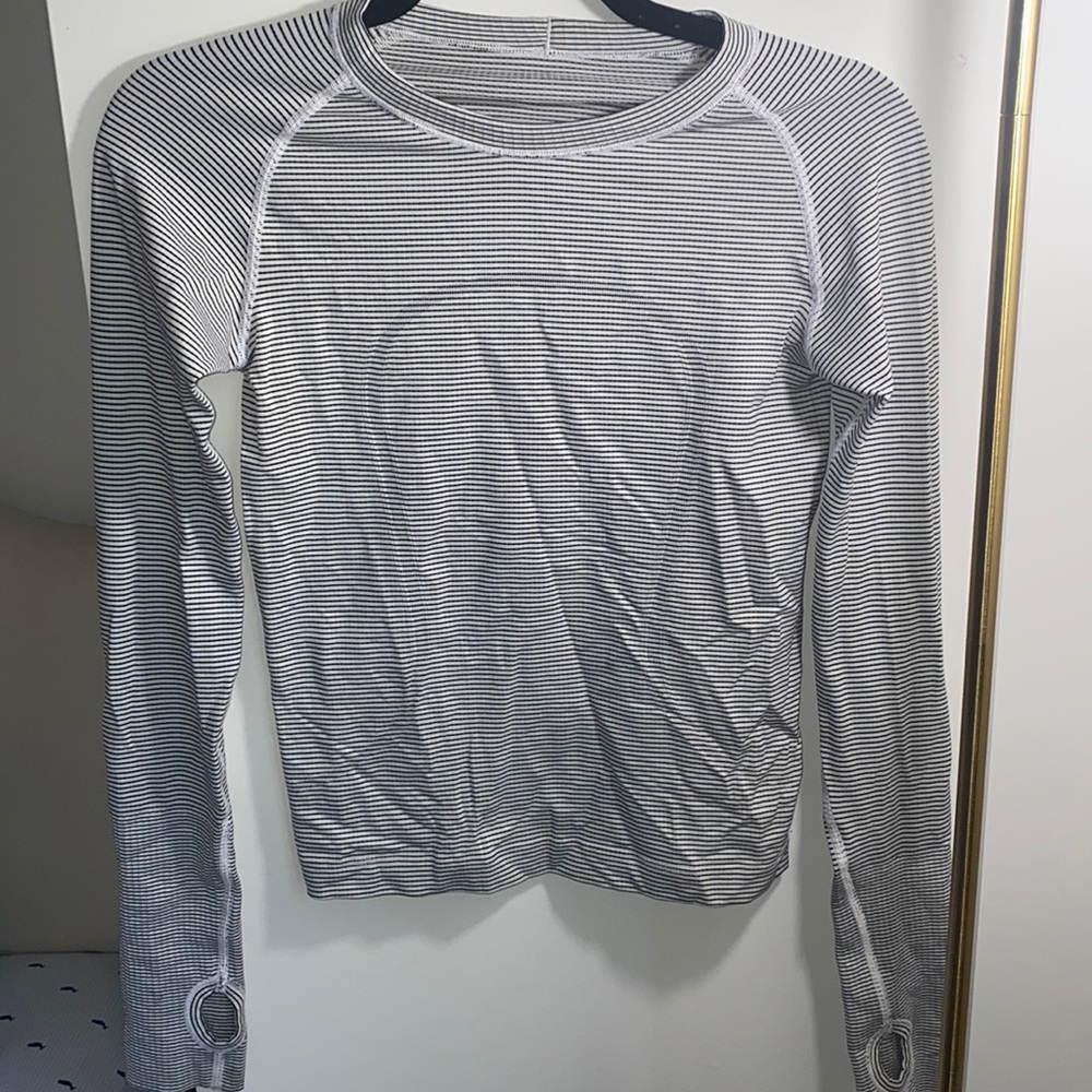 Lululemon LS Swiftly stripe blk/wht sz 2